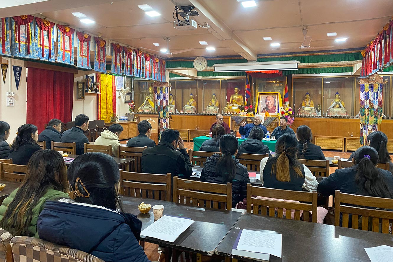 Read more about the article 向第20届藏医本科毕业生举办针灸和搽涂疗法的课程