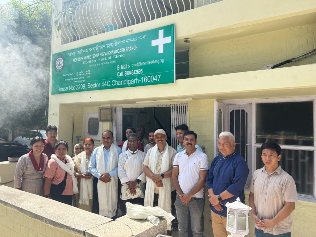 Read more about the article 门孜康昌迪加尔分院诊所搬迁开业仪式