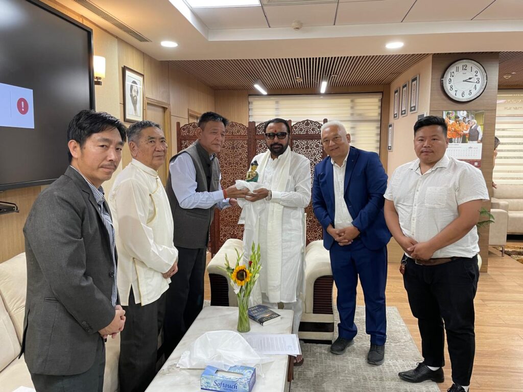 Read more about the article 藏人行政中央司政和门孜康院长拜会印度阿尤什（AYUSH）部长